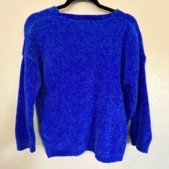 Express Sweater - Picture 5 of 9